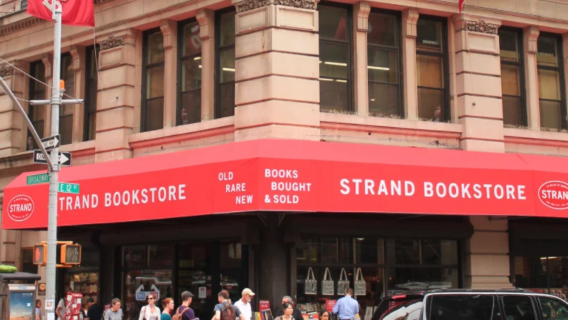 Los vecinos de Nueva York acuden en masa para salvar la mítica librería Strand de Broadway Los vecinos de Nueva York acuden en masa para salvar la mítica librería Strand de Broadway