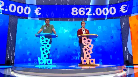 Vertiginoso enfrentamiento entre Luis y Pablo en ‘El Rosco: Los concursantes rozan la perfección en su lucha por un bote de 862.000 euros Vertiginoso enfrentamiento entre Luis y Pablo en ‘El Rosco: Los concursantes rozan la perfección en su lucha por un bote de 862.000 euros