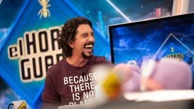 Marron hace estallar una nebulosa de purpurina en 'El Hormiguero 3.0': 