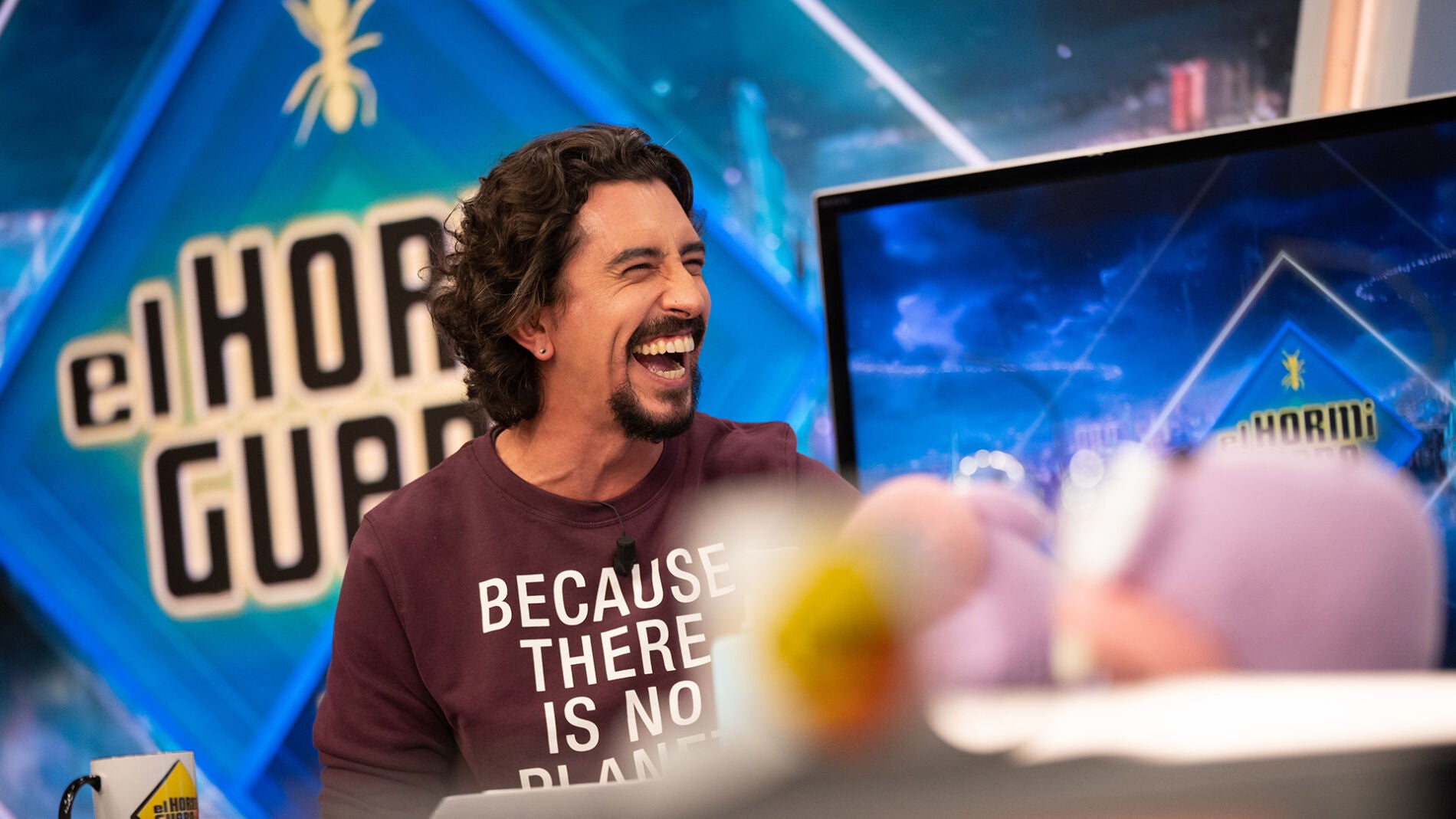 Marron hace estallar una nebulosa de purpurina en 'El Hormiguero 3.0': "Parece el pedo de un unicornio"