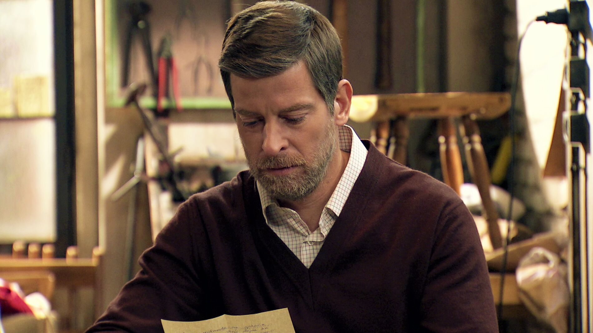 Marcelino descubre por casualidad una carta de Marisol