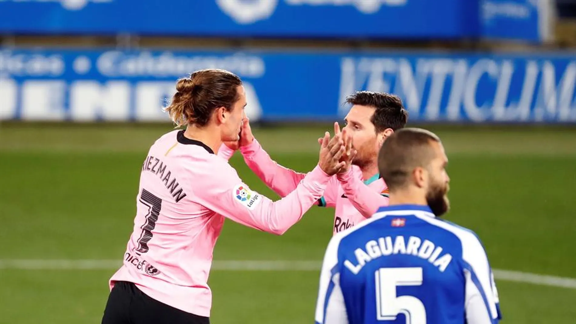 Un tío de Griezmann acusa a Messi del bajo rendimiento del francés: "Yo sé lo que pasa dentro, no es fácil" Un tío de Griezmann acusa a Messi del bajo rendimiento del francés: "Yo sé lo que pasa dentro, no es fácil"