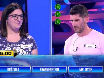 ¿Caerías por la trampilla? Drácula, Frankenstein y Mr. Hyde meten miedo en este ‘Entre tres’ para expertos en literatura de terror ¿Caerías por la trampilla? Drácula, Frankenstein y Mr. Hyde meten miedo en este ‘Entre tres’ para expertos en literatura de terror