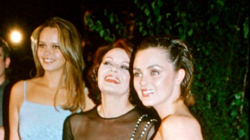 Carmen Morales, su madre Rocío Dúrcal y su hermana Shaila Dúrcal