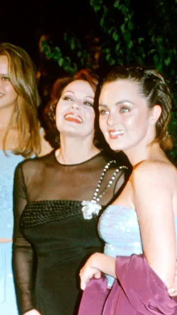 Carmen Morales, su madre Rocío Dúrcal y su hermana Shaila Dúrcal Carmen Morales, su madre Rocío Dúrcal y su hermana Shaila Dúrcal