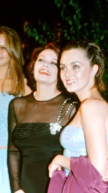 Carmen Morales, su madre Rocío Dúrcal y su hermana Shaila Dúrcal Carmen Morales, su madre Rocío Dúrcal y su hermana Shaila Dúrcal