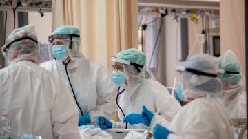Sanitarios en un hospital de Bolonia