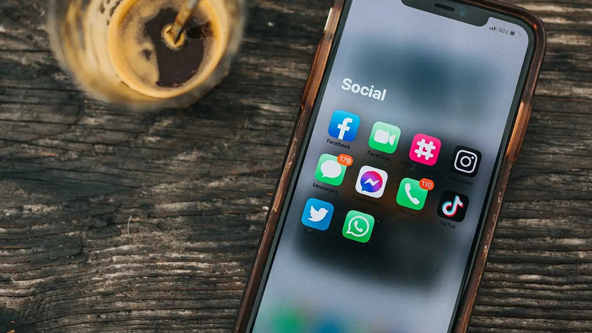 Redes sociales en un móvil Redes sociales en un móvil