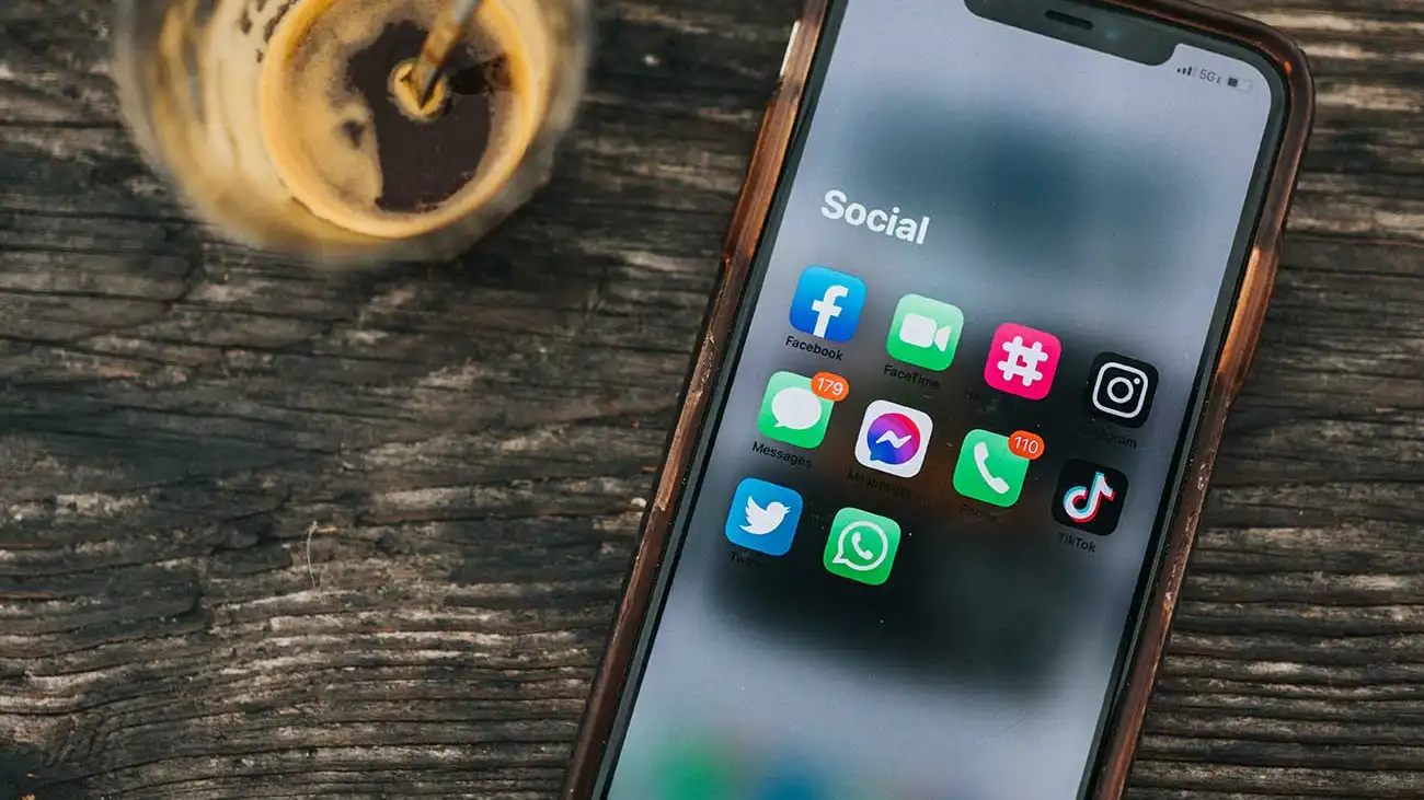 Redes sociales en un móvil Redes sociales en un móvil