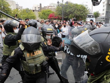 Disturbios en Perú tras la destitución del presidente 