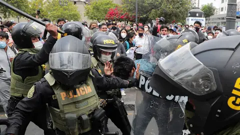 Disturbios en Perú tras la destitución del presidente Disturbios en Perú tras la destitución del presidente