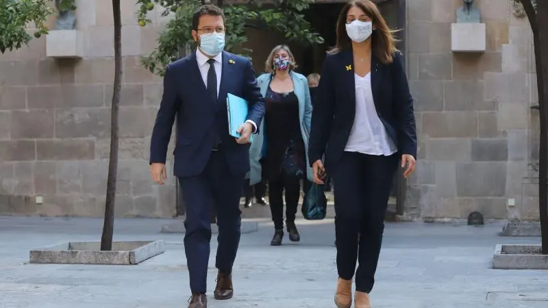 El vicepresident Pere Aragonès, la portaveu Meritxell Budó i la titular de Salut Alba Vergés sortint del del Consell Executiu El vicepresident Pere Aragonès, la portaveu Meritxell Budó i la titular de Salut Alba Vergés sortint del del Consell Executiu