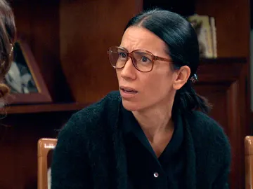 Manolita encuentra el diario de Marisol y se queda en shock tras leer la última página: “Paco mató a mi hija” Manolita encuentra el diario de Marisol y se queda en shock tras leer la última página: “Paco mató a mi hija”