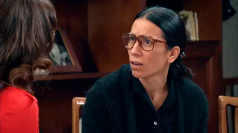 Manolita encuentra el diario de Marisol y se queda en shock tras leer la última página: “Paco mató a mi hija” Manolita encuentra el diario de Marisol y se queda en shock tras leer la última página: “Paco mató a mi hija”