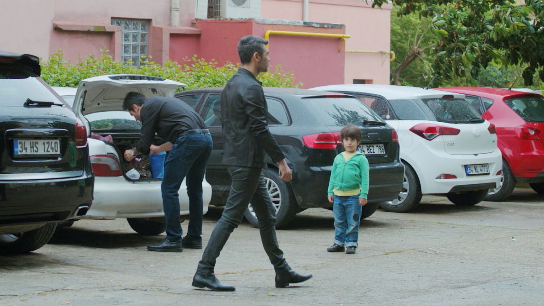 "&iquest;Pap&aacute;?": Doruk se encuentra con Sarp en el pr&oacute;ximo cap&iacute;tulo de 'Mujer'