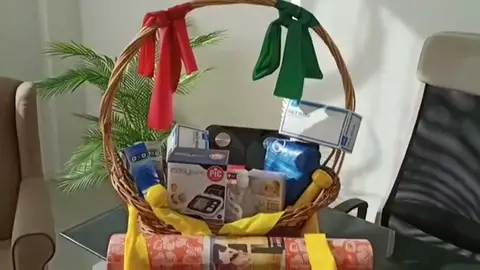 La propuesta de cesta de Navidad 'anti-covid' que sortea una clínica de Camariñas La propuesta de cesta de Navidad 'anti-covid' que sortea una clínica de Camariñas