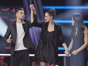 Alejandro Sanz y Tini eligen a Adam Ainouz en la Batalla Final de 'La Voz': "Es súper preciso" Alejandro Sanz y Tini eligen a Adam Ainouz en la Batalla Final de 'La Voz': "Es súper preciso"