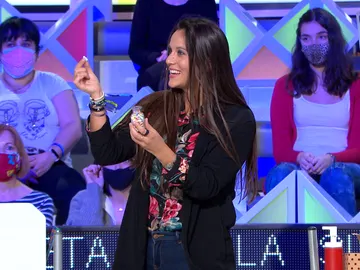 ¡Qué emoción! El especial regalo de María a todo el equipo de ‘La ruleta de la suerte’ ¡Qué emoción! El especial regalo de María a todo el equipo de ‘La ruleta de la suerte’