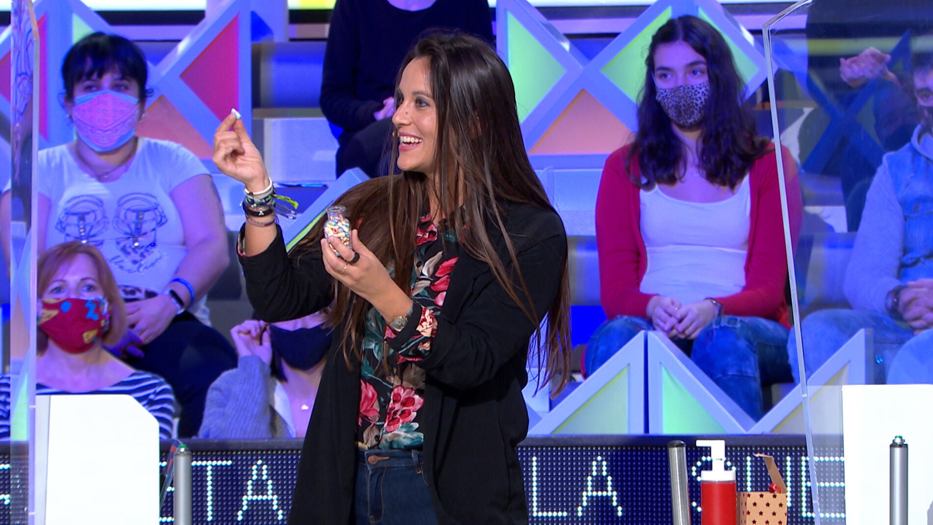 &iexcl;Qu&eacute; emoci&oacute;n! El especial regalo de Mar&iacute;a a todo el equipo de &lsquo;La ruleta de la suerte&rsquo; 