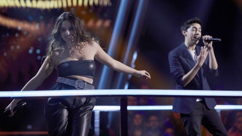 Luis Ángel Vizcarra y Carlota Palacios cantan 'Señorita' en la Batalla Final de 'La Voz'