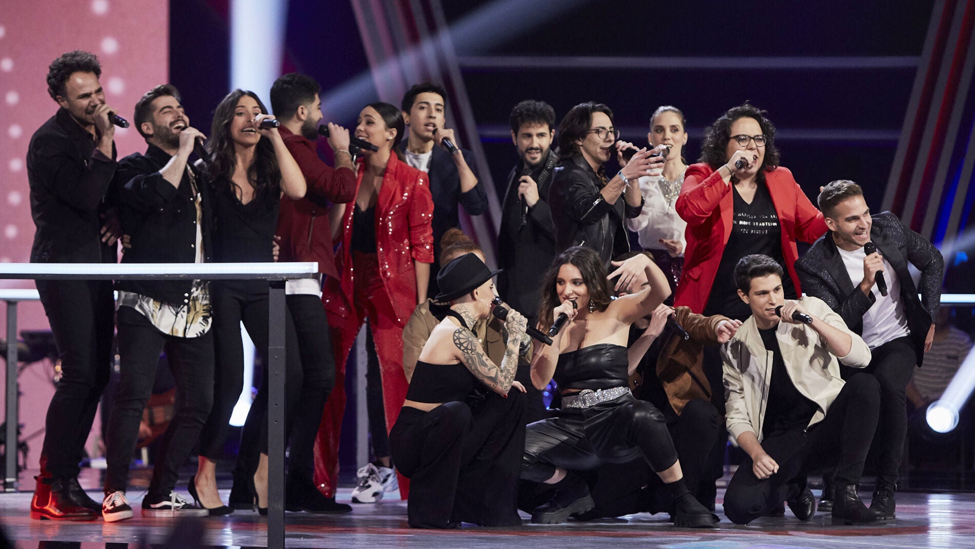 Los 16 talents de la Batalla Final forman un gran espectáculo al interpretar el tema 'My Voice'