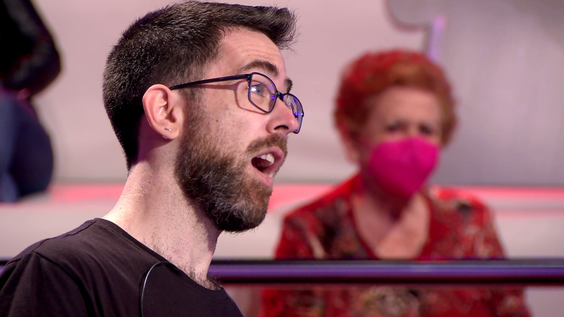 &iexcl;Hasta el fondo! Arturo Valls &lsquo;pica&rsquo; en la hilarante broma de Juanjo sobre su er&oacute;tico equipo de investigaci&oacute;n