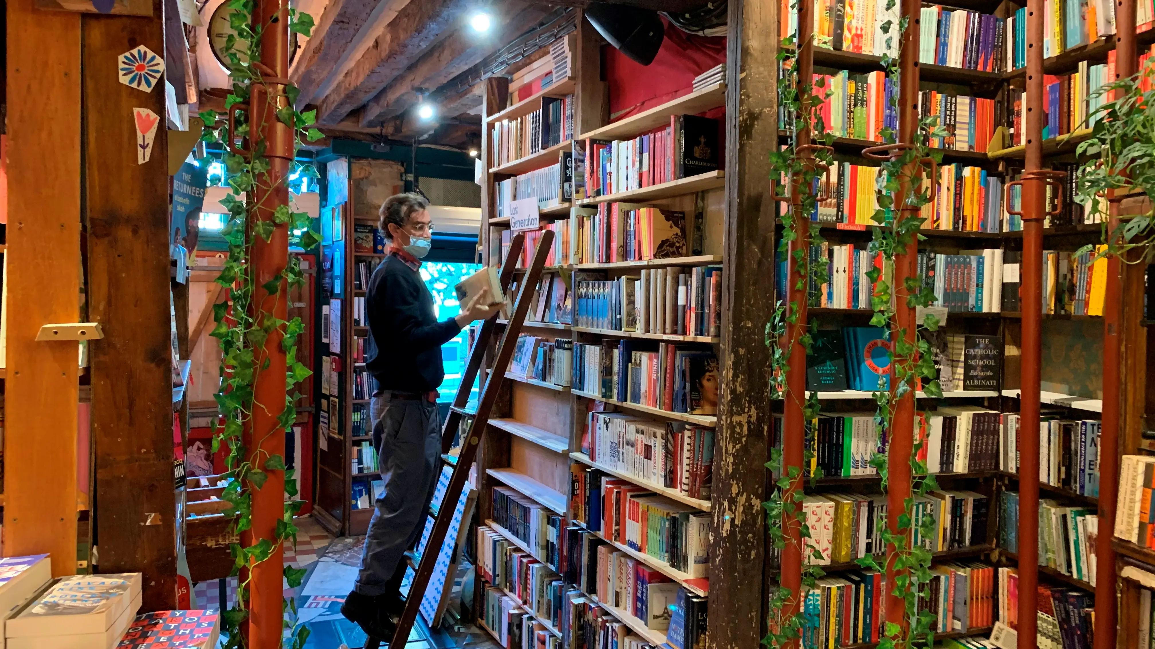 D&iacute;a de las librer&iacute;as 2020: librer&iacute;a Shakespeare and Company, de Par&iacute;s, una de las librer&iacute;as m&aacute;s bonitas del mundo en 2020