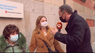 Descubre que es un bebé robado después de morir sus padres y conoce a su madre biológica