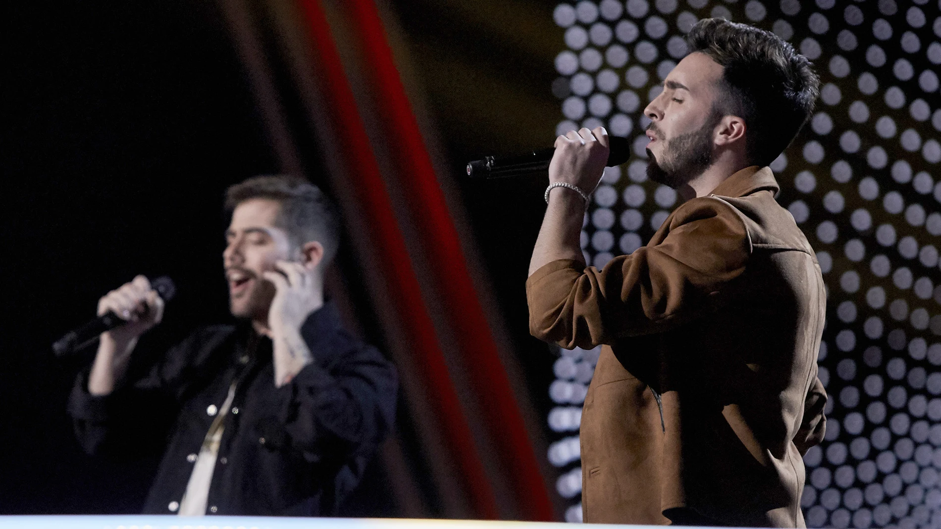 Iván Feria y Miguelichi López cantan 'Para que tú no llores' en la Batalla Final de 'La Voz'