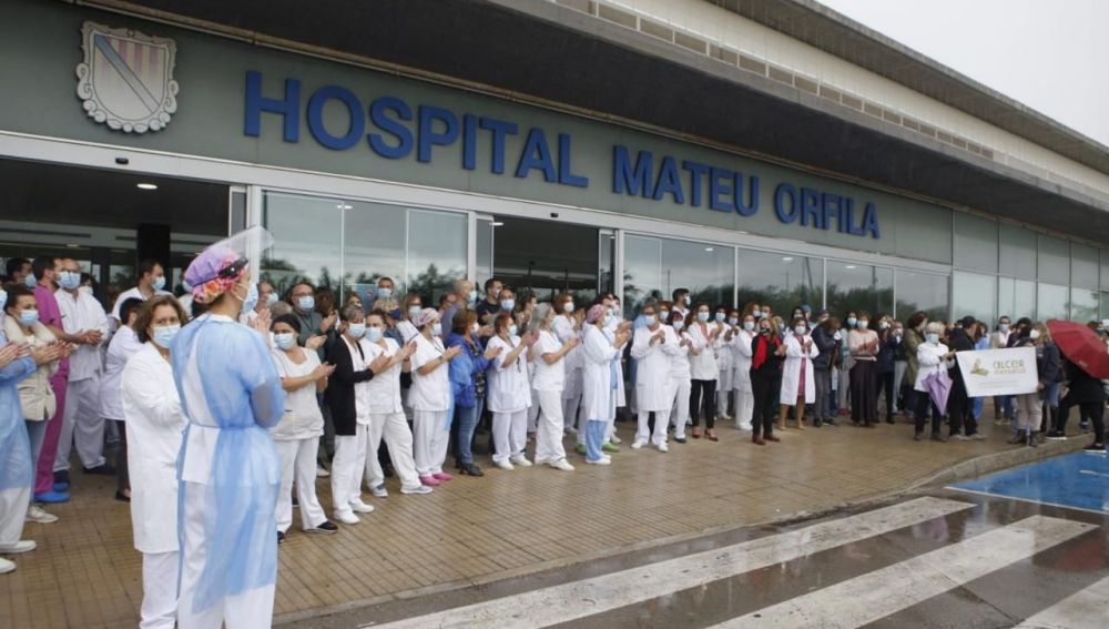 Multitudinaria protesta en el Hospital Mateu Orfila 
