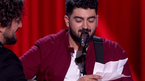 Gonzalo Alhambra emociona en su despedida al cantar la letra que compuso en un hotel d&iacute;as antes de la Batalla Final de 'La Voz'