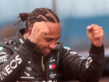 Hamilton celebra su séptimo mundial de Fórmula 1