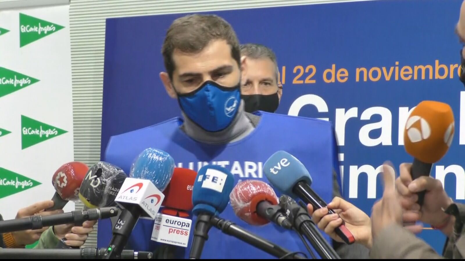 Iker Casillas apadrina el Banco de Alimentos: 