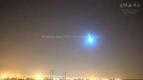 Un bólido atraviesa el cielo de Sevilla Sevilla