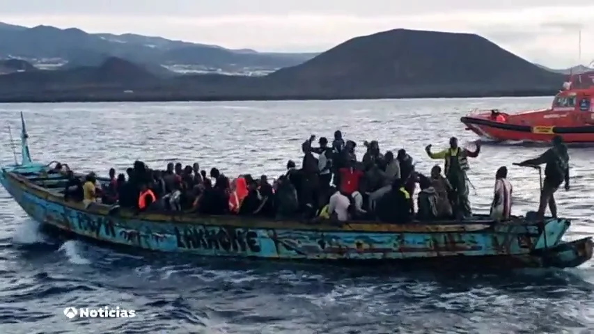 Enfado en el sector turístico canario por las consecuencias de tener que alojar inmigrantes en hoteles Enfado en el sector turístico canario por las consecuencias de tener que alojar inmigrantes en hoteles