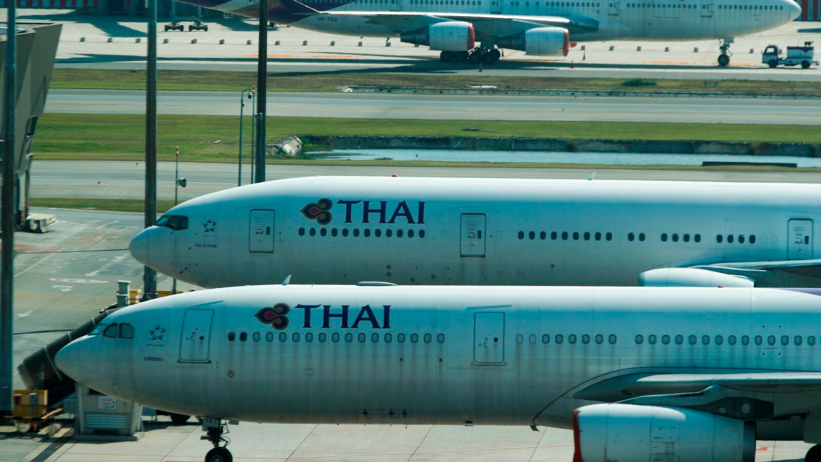 Desalojan el aeropuerto de Frankfurt después de que dos individuos lanzaran al aire una maleta al grito de 