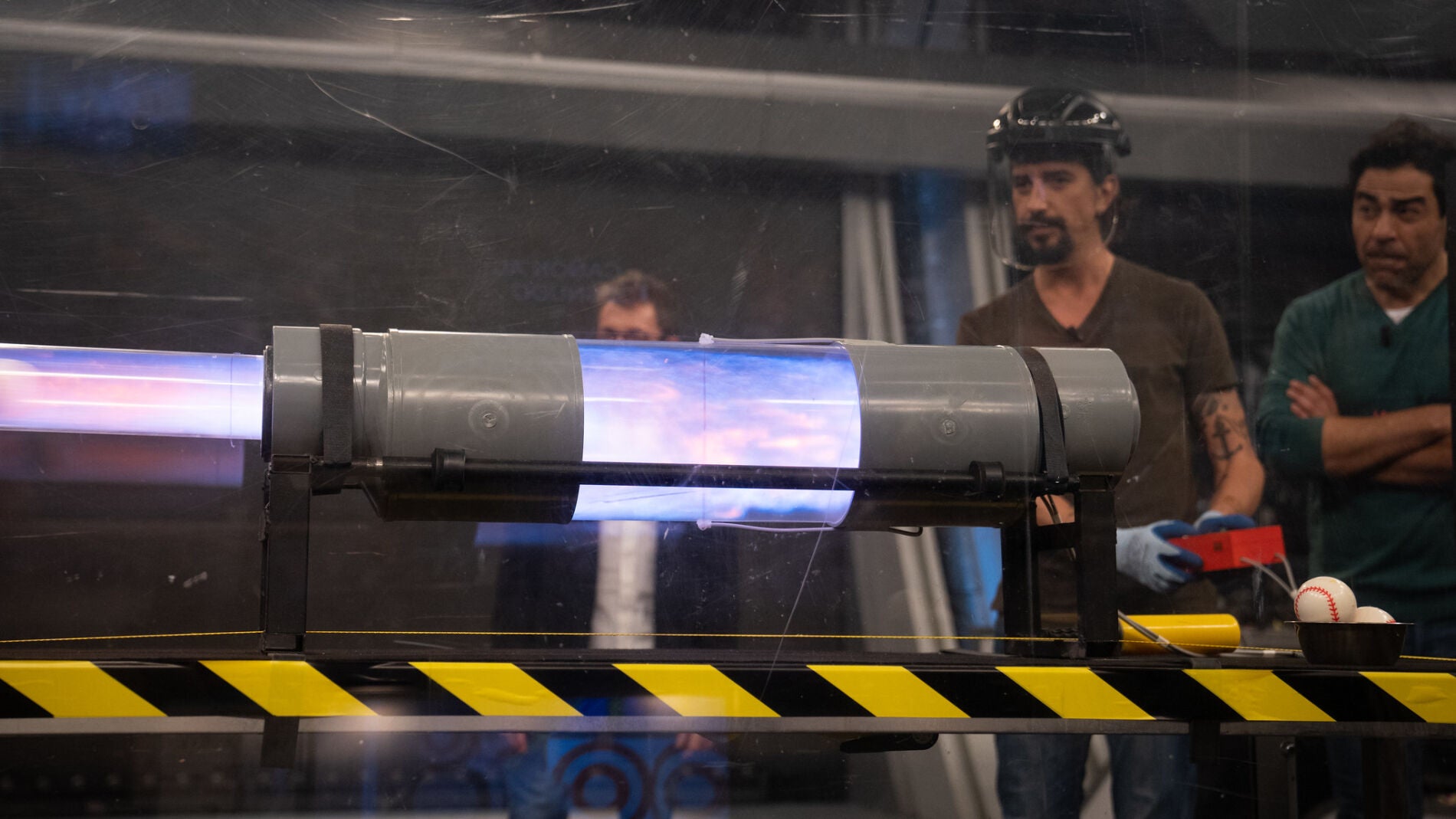 Explosivo: Marron ense&ntilde;a el funcionamiento de un ca&ntilde;&oacute;n desde dentro y a c&aacute;mara superlenta