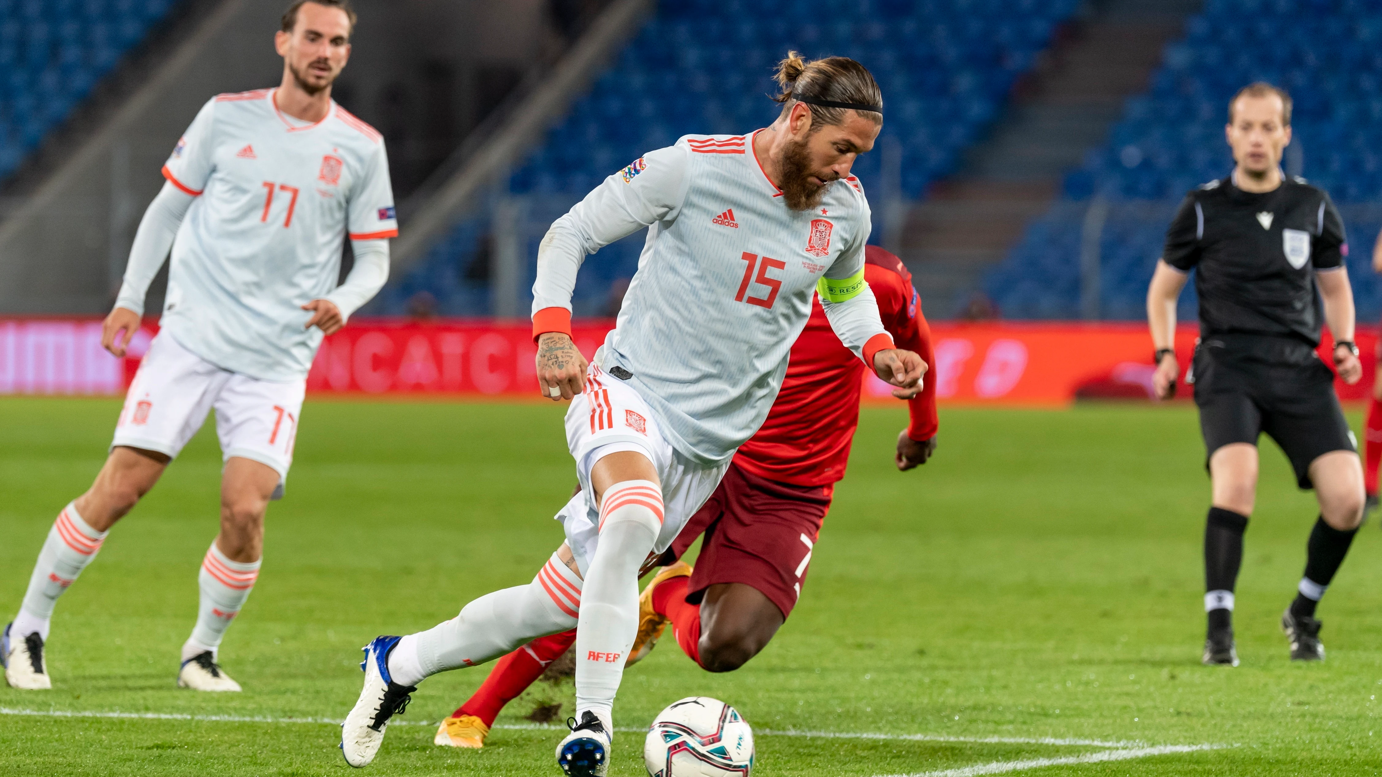 Sergio Ramos, en acci&oacute;n ante Suiza