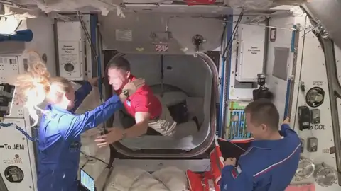 Los cuatro astronautas del Space X ya están en la EEI Los cuatro astronautas del Space X ya están en la EEI