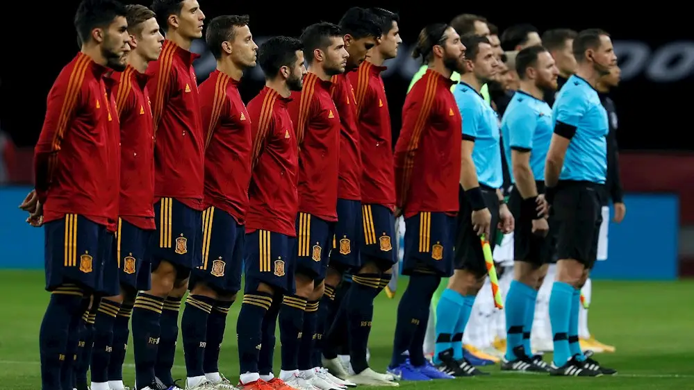 Los jugadores de la Selección española durante la ceremonia de los himnos Los jugadores de la Selección española durante la ceremonia de los himnos
