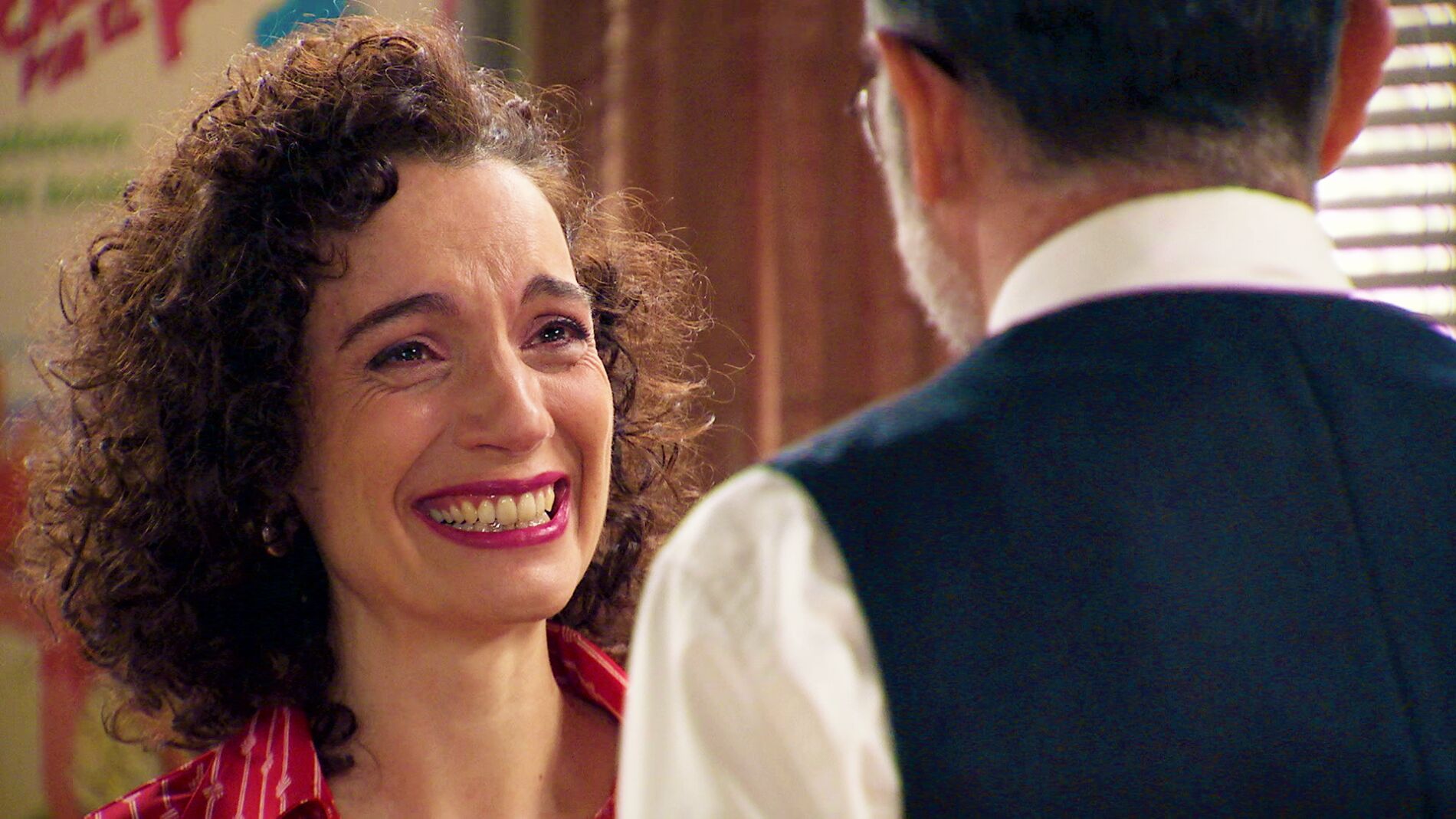 La emoci&oacute;n inunda a Estefan&iacute;a al escuchar las buenas noticias de Miguel