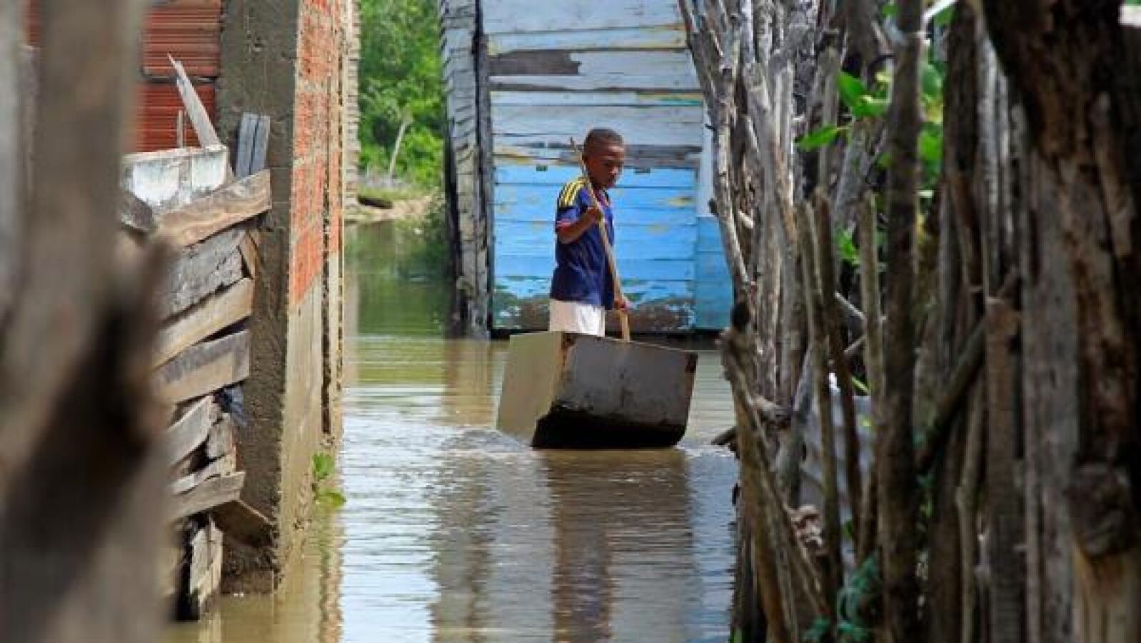 El poderoso huracán Iota toca tierra en Nicaragua tras un paso devastador por Colombia