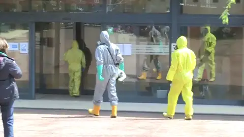 El Parlamento de Cataluña cita a Pedro Sánchez, Pablo iglesias y Salvador Illa para que expliquen la gestión del coronavirus en las residencias El Parlamento de Cataluña cita a Pedro Sánchez, Pablo iglesias y Salvador Illa para que expliquen la gestión del coronavirus en las residencias