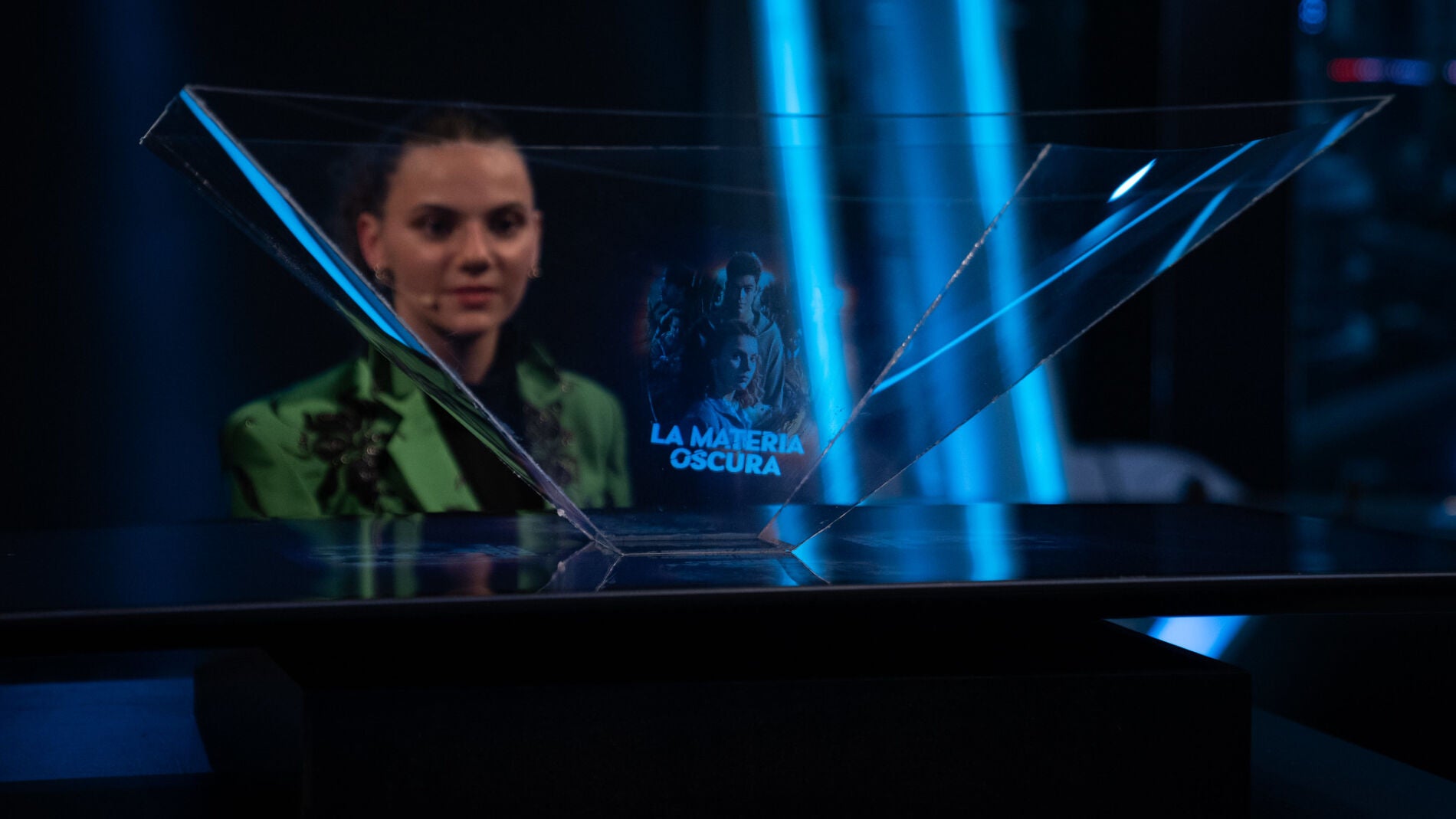 ¿Quieres hacer un holograma en tu casa de la forma más sencilla? ¡Marron te enseña cómo lograrlo! 