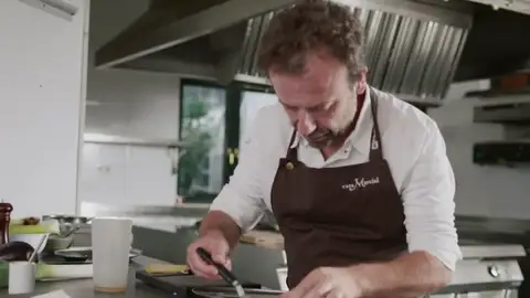 El cocinero Nacho Manzano celebra el 25 aniversario de su restaurante con un libro y mucho optimismo: “Saldremos más fuertes de esta crisis” El cocinero Nacho Manzano celebra el 25 aniversario de su restaurante con un libro y mucho optimismo: “Saldremos más fuertes de esta crisis”