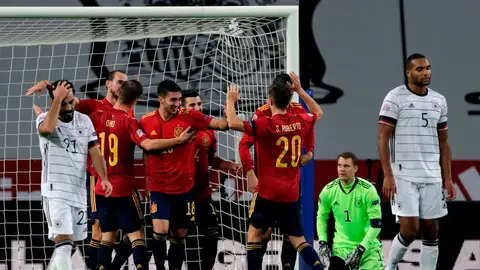 Los jugadores españoles celebran el cuarto gol ante Alemania Los jugadores españoles celebran el cuarto gol ante Alemania