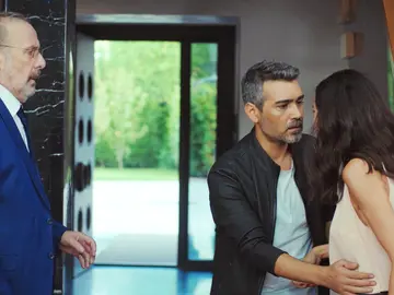 Suat decide ocultar a Sarp la muerte de Julide con una perturbadora mentira Suat decide ocultar a Sarp la muerte de Julide con una perturbadora mentira