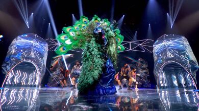 El Pavo Real se deja las plumas en ‘Mask Singer’ al son de ‘Con altura’ de Rosalía