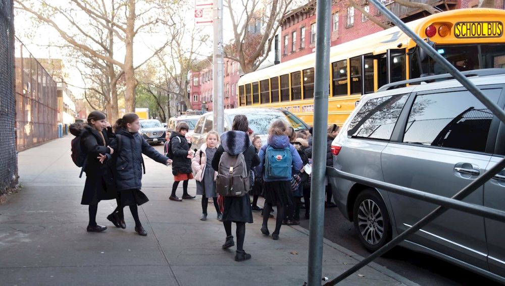 Nueva York cerrará las escuelas públicas por el aumento de casos de covid-19