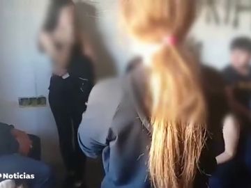 El vídeo de los insultos y agresiones a una niña de 12 años en Granada que ya se investiga como posible caso de acoso escolar